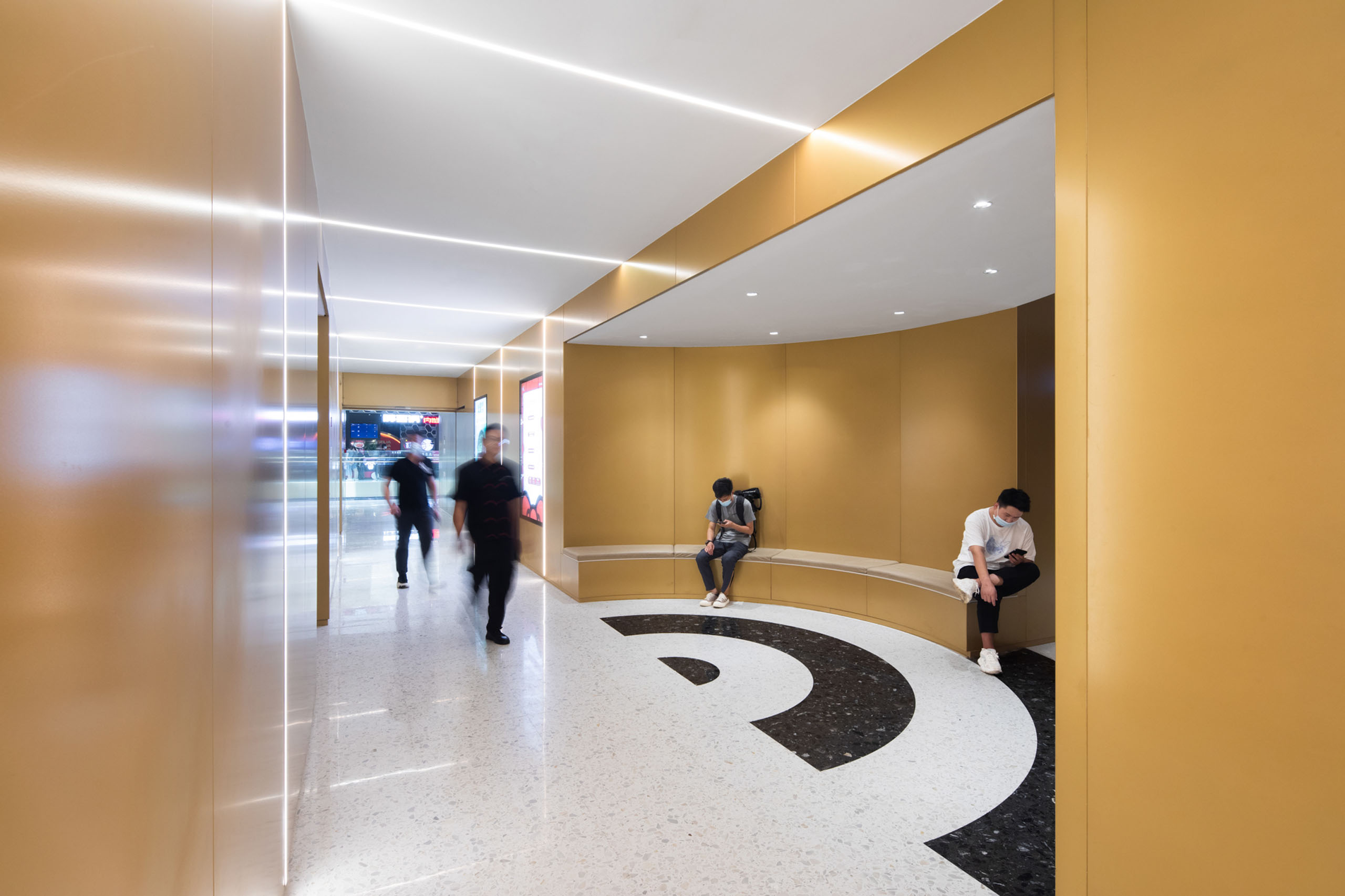 Paradise Walk Wuhan Jiangchen - CLOU architects